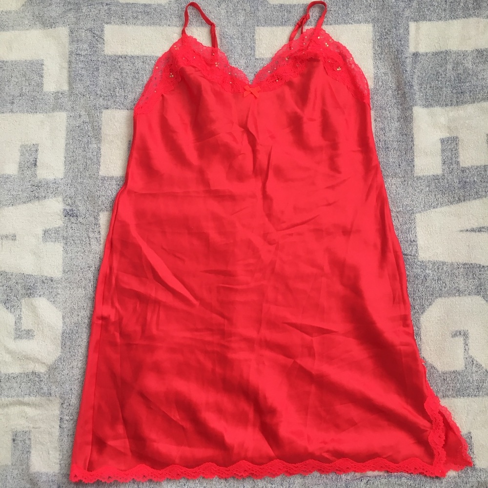 VS *S* lace trim slip